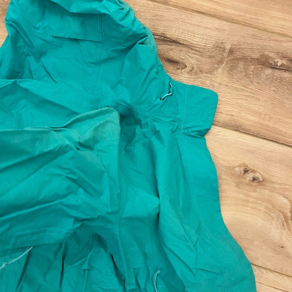 The North Face Women's Aqua Hooded Rain Jacket - Picture 9 of 9